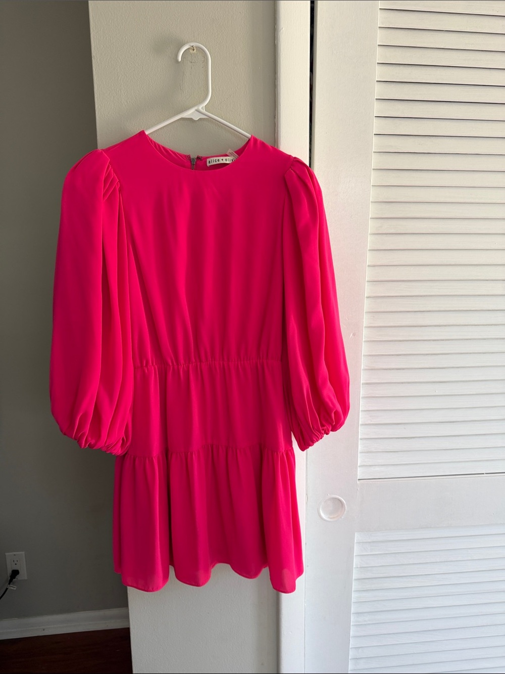 Alice + Olivia Vibrant Hot Pink Puff-Sleeve Tiered Dress